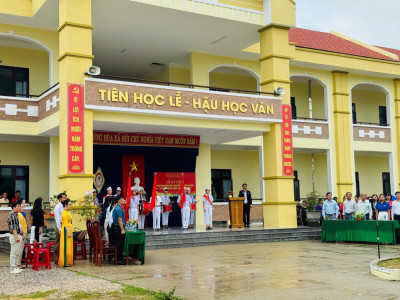 (Quang cảnh nghiệm thu bàn giao nhà tình nghĩa cho hộ bà Phạm Thị Vân - thôn Ngọc Tú)